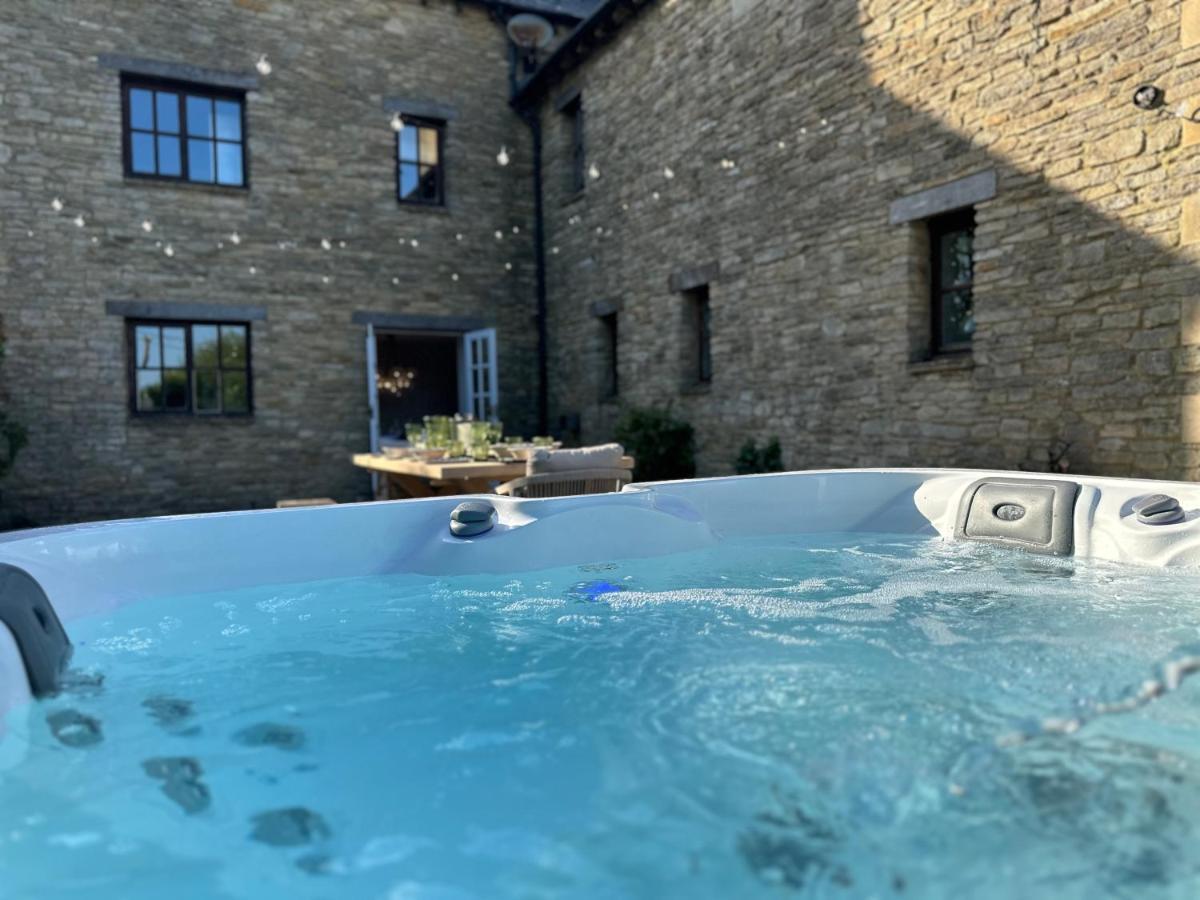 치펜햄 Cotswolds Retreat - Bath & Castle Combe - Hot Tub 빌라 외부 사진