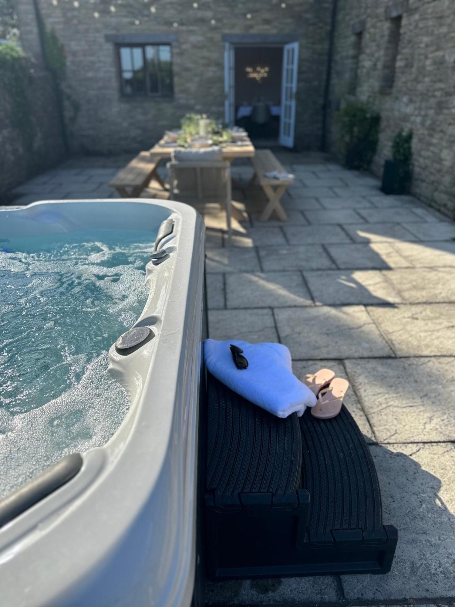 치펜햄 Cotswolds Retreat - Bath & Castle Combe - Hot Tub 빌라 외부 사진