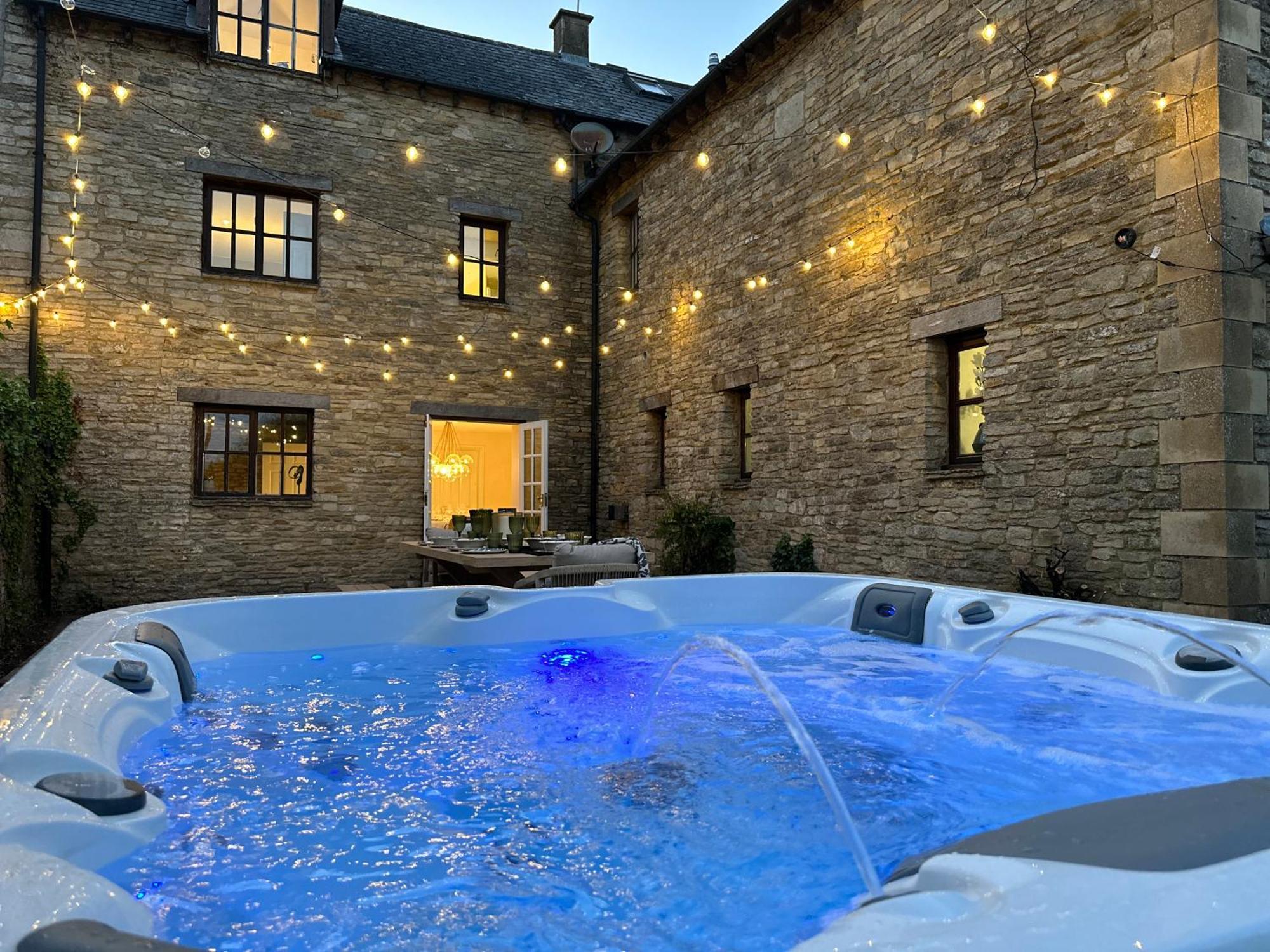 치펜햄 Cotswolds Retreat - Bath & Castle Combe - Hot Tub 빌라 외부 사진